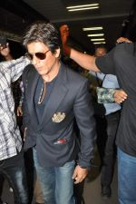 Shahrukh Khan snapped at the Airport in Mumbai on 19th Sept 2012 (11).JPG